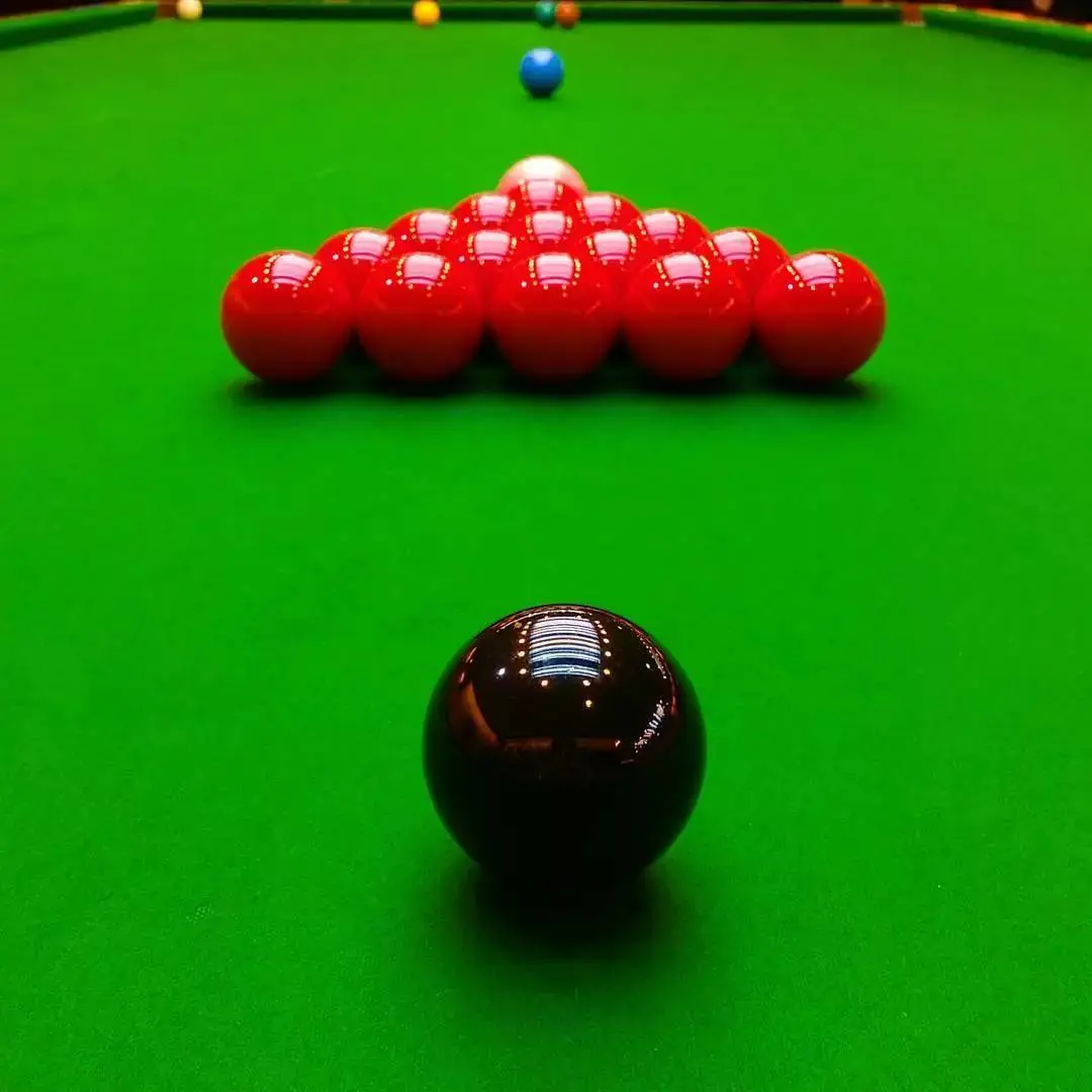 2023斯诺克北爱尔兰公开赛：利索夫斯基 vs 希尔巅峰对决，谁能问鼎绿色地毯冠军荣耀？